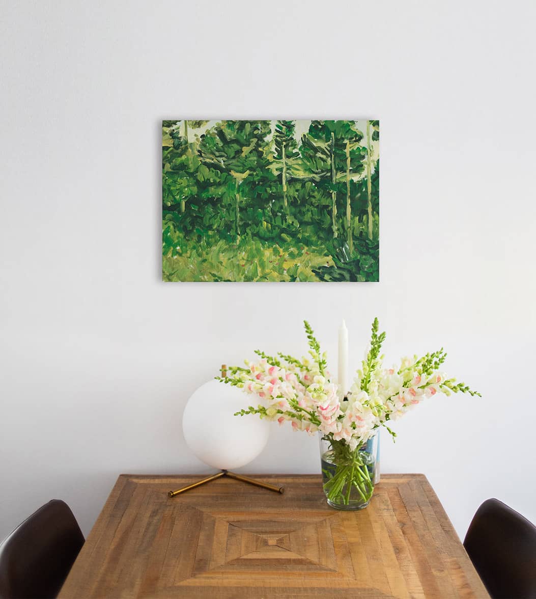 Modernes Interior mit Kunst einrichten: Natürliche Landschaftsmalerei im Querformat mit Wald und viel Grün im Esszimmer