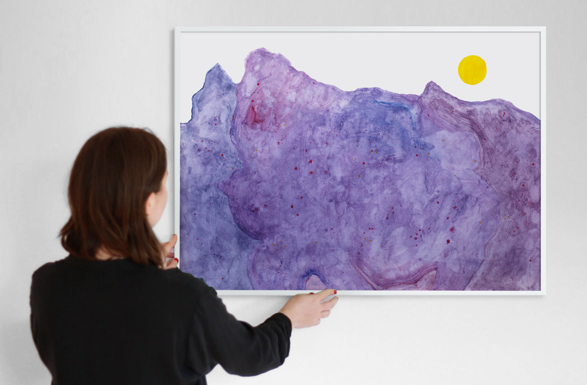 Violettes XXL Gemälde einer abstrakten Landschaft im weißen Bilderrahmen aufhängen