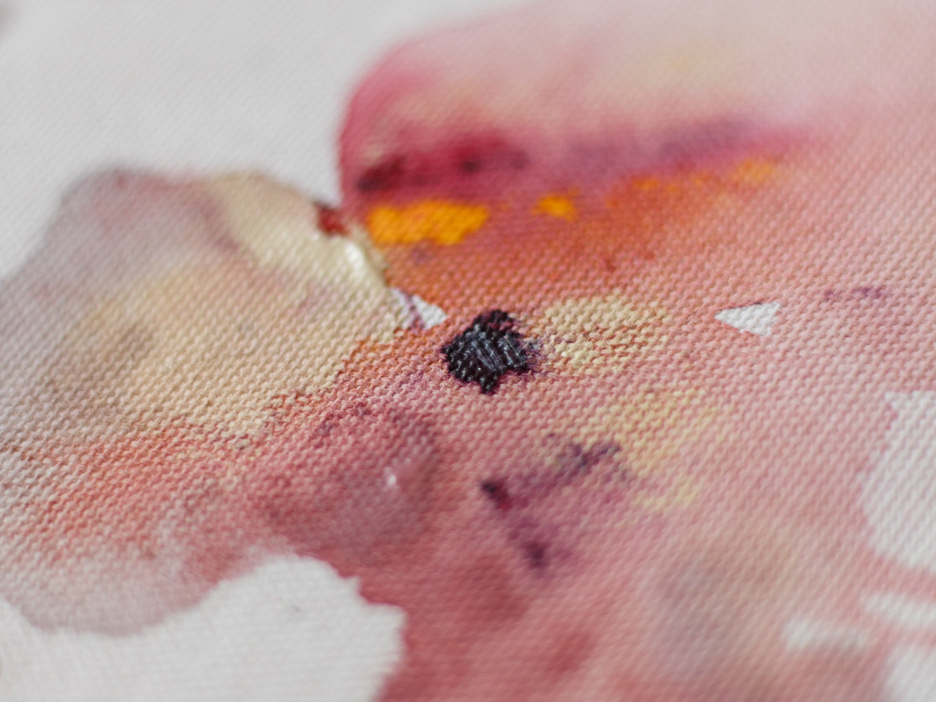 Abstrakte Blume auf Leinwand mit Acryl und Rouge Pur alkoholfreier Rotwein von Strauch Sektmanufaktur